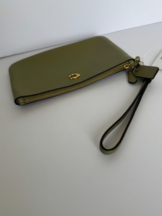 Coach Pebbled Bright Green Leather Wristlet CH818 New | eBay Coach Small Wristlet Moss Green Pebble Leather NWT CH818 Gold Hardware